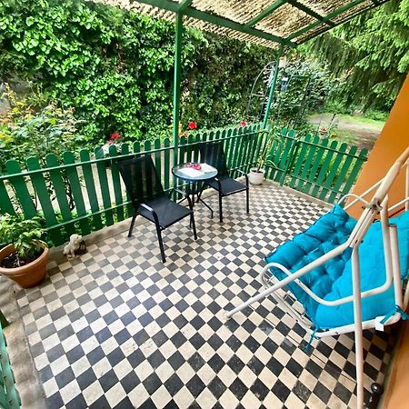 Grany'S Retro Guesthouse Near Budapest Airport Vecsés Exteriör bild