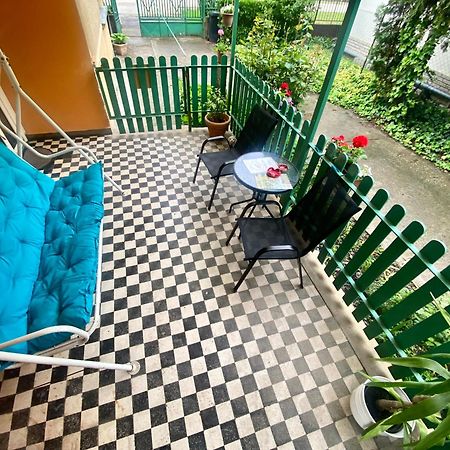 Grany'S Retro Guesthouse Near Budapest Airport Vecsés Exteriör bild